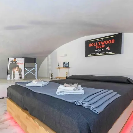 Hollywood Houseturin Center *