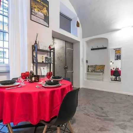 Hollywood Houseturin Center